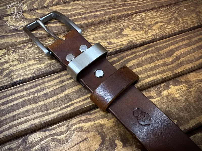 Ręcznie wykonany pasek skórzany, brązowy ze sprzączką ze stali nierdzewnej